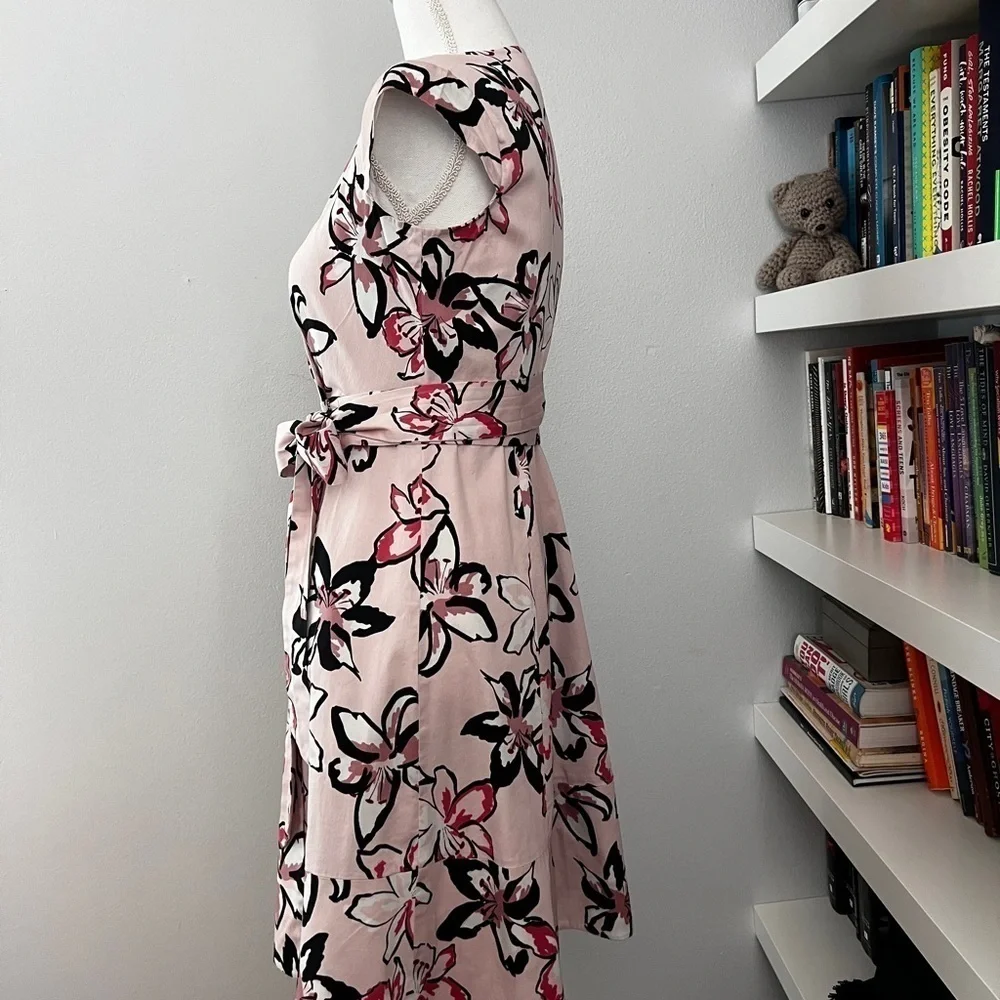 Kate Spade New York Tiger Lily print wrap dress featuring a blush pink base Sz 0